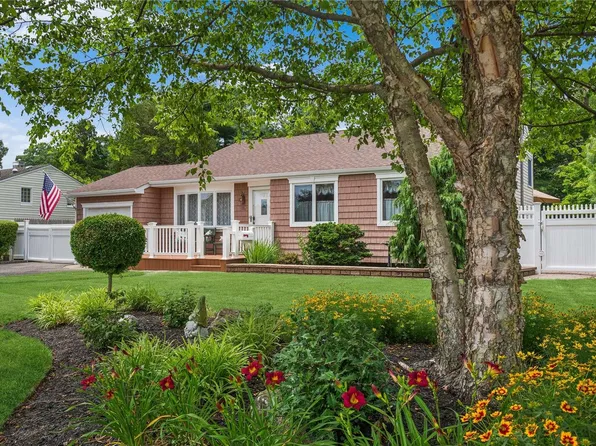 156 Lowell Road, Sayville, NY 11782