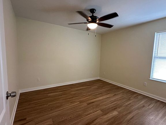 5th image of 923 Craig St #B