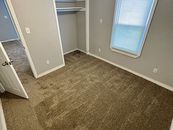 4th image of 8200 Oak Dr