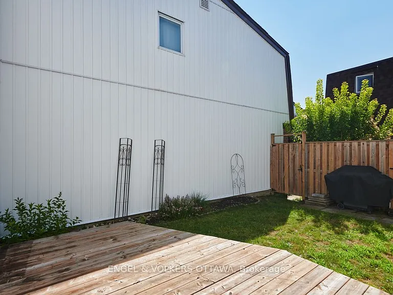 837 Eastvale Dr #110 — Photo 35