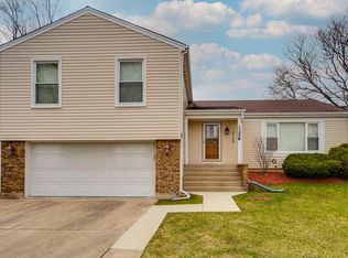 1256 Brandywyn Ln, Buffalo Grove, IL 60089