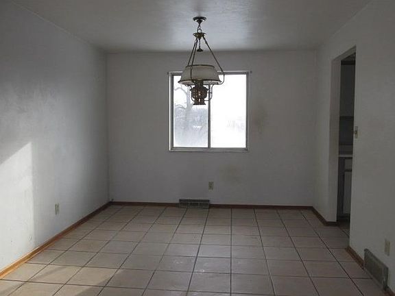 3rd image of 438 Westland Dr