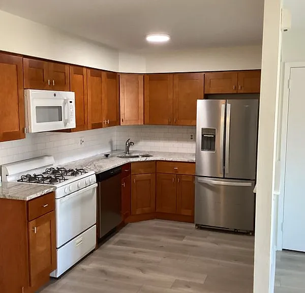 3874 Linden Ave #A — Photo 2
