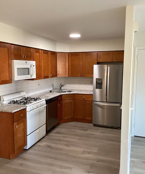 2nd image of 3874 Linden Ave APT A