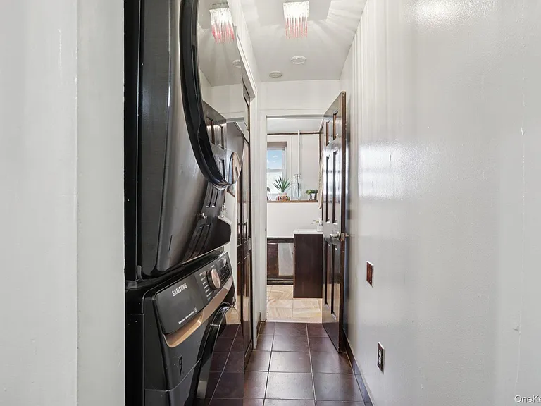 375 Hawthorne Ter — Photo 11