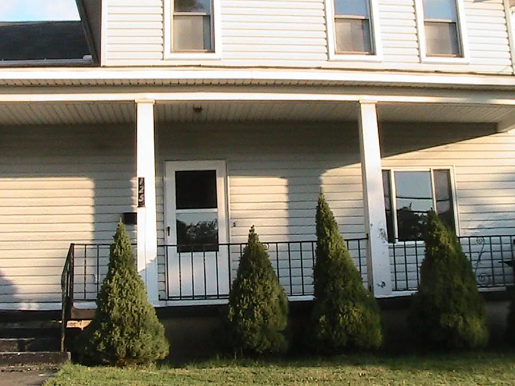 2 bed, $1,000 — Photo 1