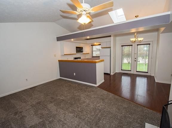 3rd image of 3406 E Jefferson Sq