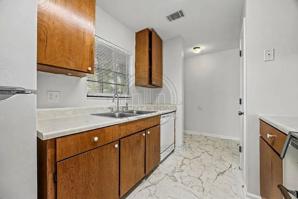 2 bed, 1.0 bath, 900 sqft, $1,200 — Photo 4