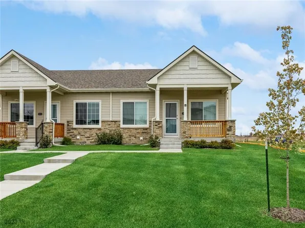 9824 Regatta Ln, Johnston, IA 50131