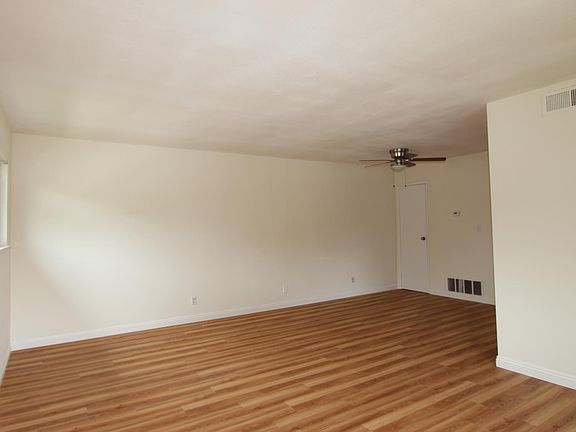 4th image of 3079 Knollwood Ave