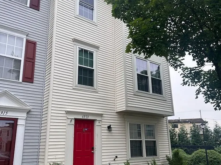 6913 Malachite Pl — Photo 2