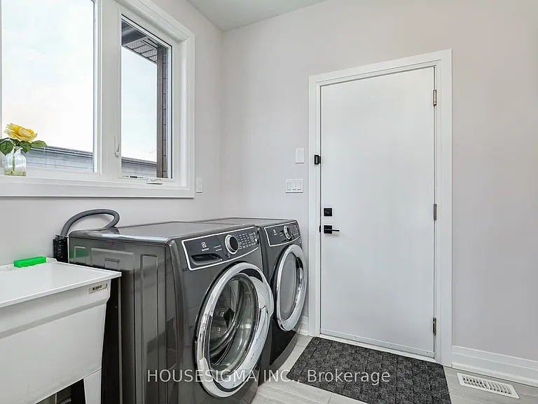 114 Goldie Ct — Photo 15