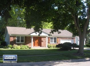 1005 N Oakwood Dr, McHenry, IL 60050