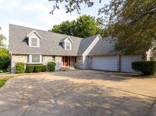 28036 230th St, Le Claire, IA 52753