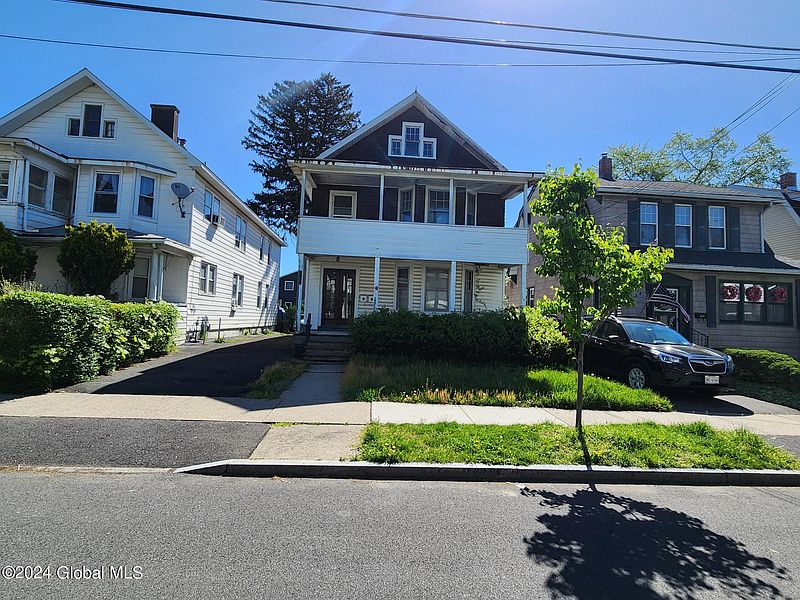 2nd image of 22B Forest Avenue