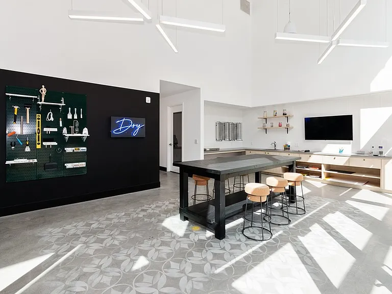 AMLI Park Broadway — Photo 14