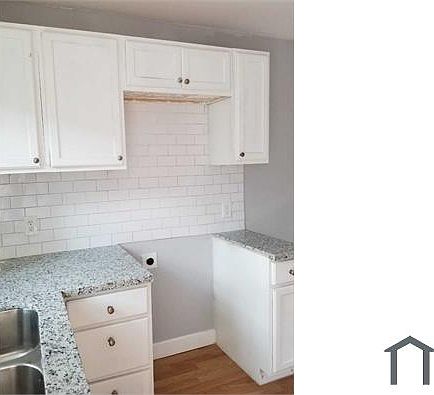 4th image of 3102 Burkett St