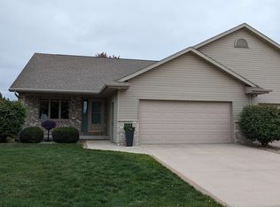 1218 Lavender Ln, Appleton, WI 54915