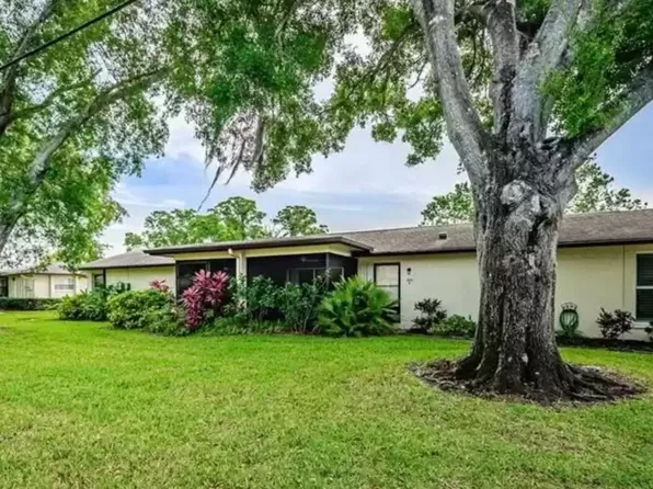 1223 Queen Anne Dr, Palm Harbor, FL