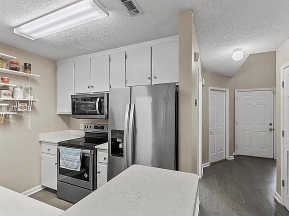 4th image of 199 N Spring View Dr