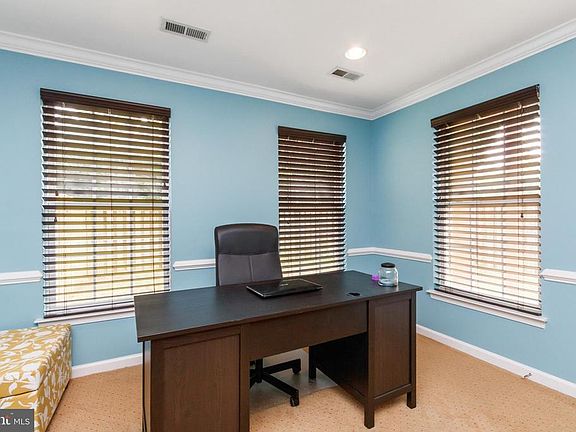 4th image of 1500 Grosbeak Ct