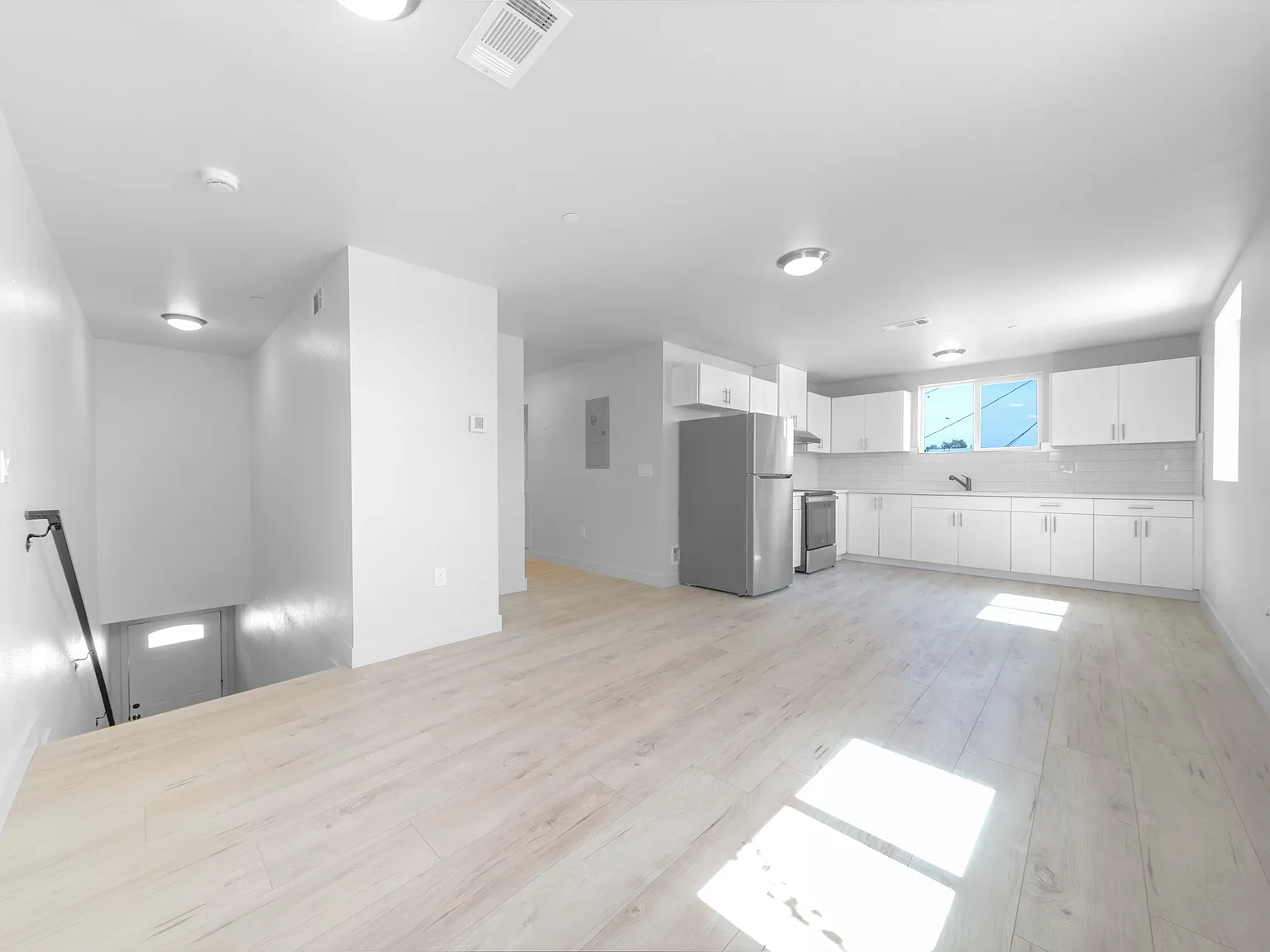 5 bed, 1500 sqft, $4,000 — Photo 1