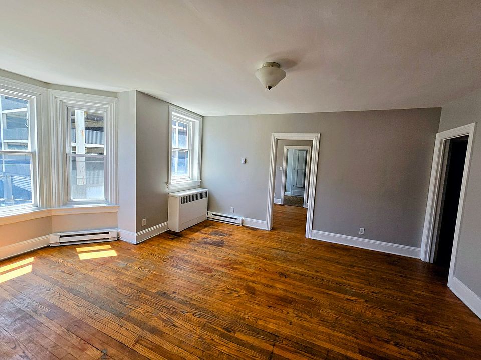 1st image of 809-811 W Linden St #1R