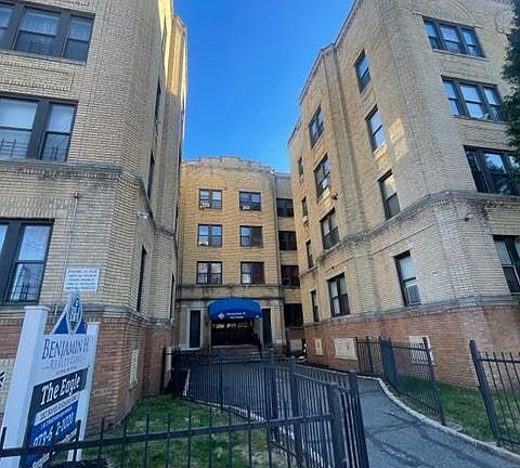 4th image of 180 N Arlington Ave #5