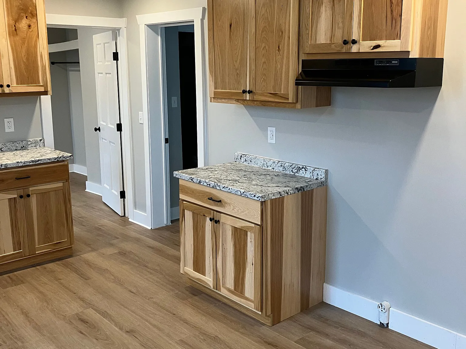 3 bed, 2.0 bath, 1300 sqft, $1,500 — Photo 2