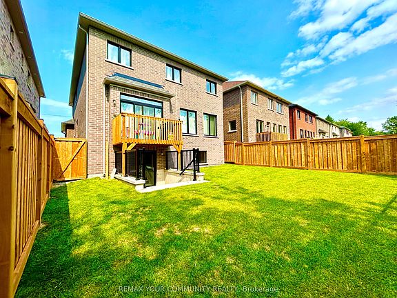 4th image of 32 Baycroft Blvd