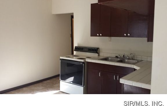2nd image of 2713 Iowa St