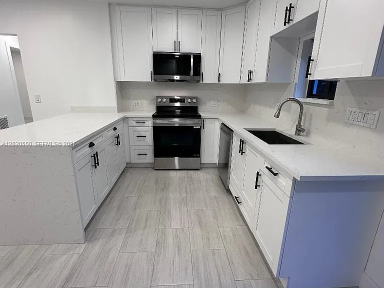 2750 Washington St — Photo 9