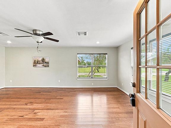4th image of 2300 Mary Ln