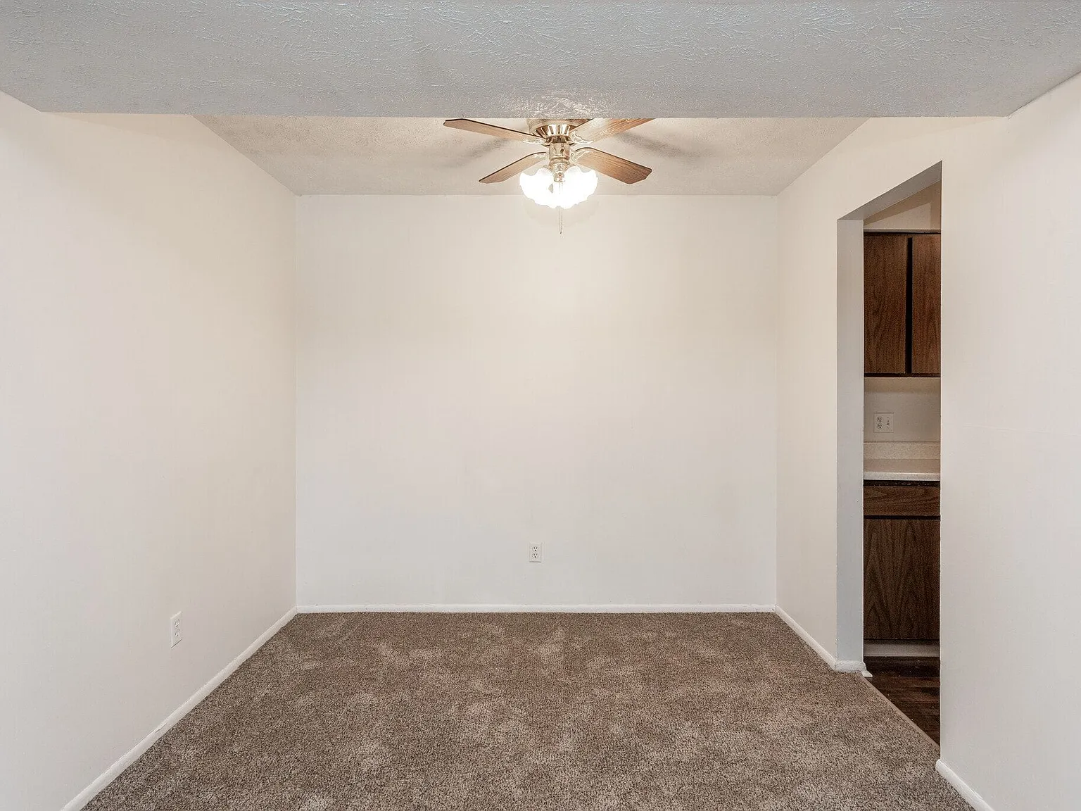 New Towne West Apartments — Photo 3
