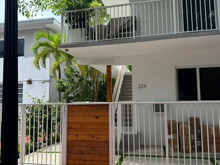 224 Meridian Ave #6S — Photo 1