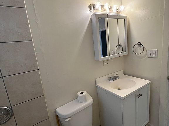 3rd image of 8712 S Exchange Ave #1R