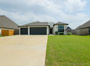 12715 S Maplewood Ave, Bixby, OK 74008