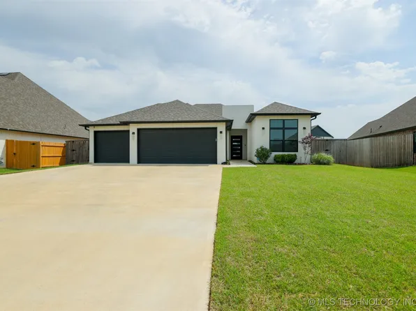 12715 S Maplewood Ave, Bixby, OK 74008