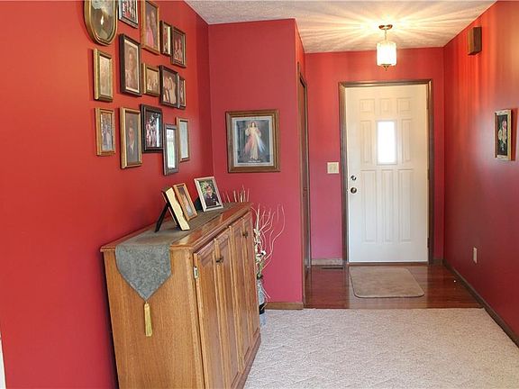 4th image of 284 Woodlawn Dr