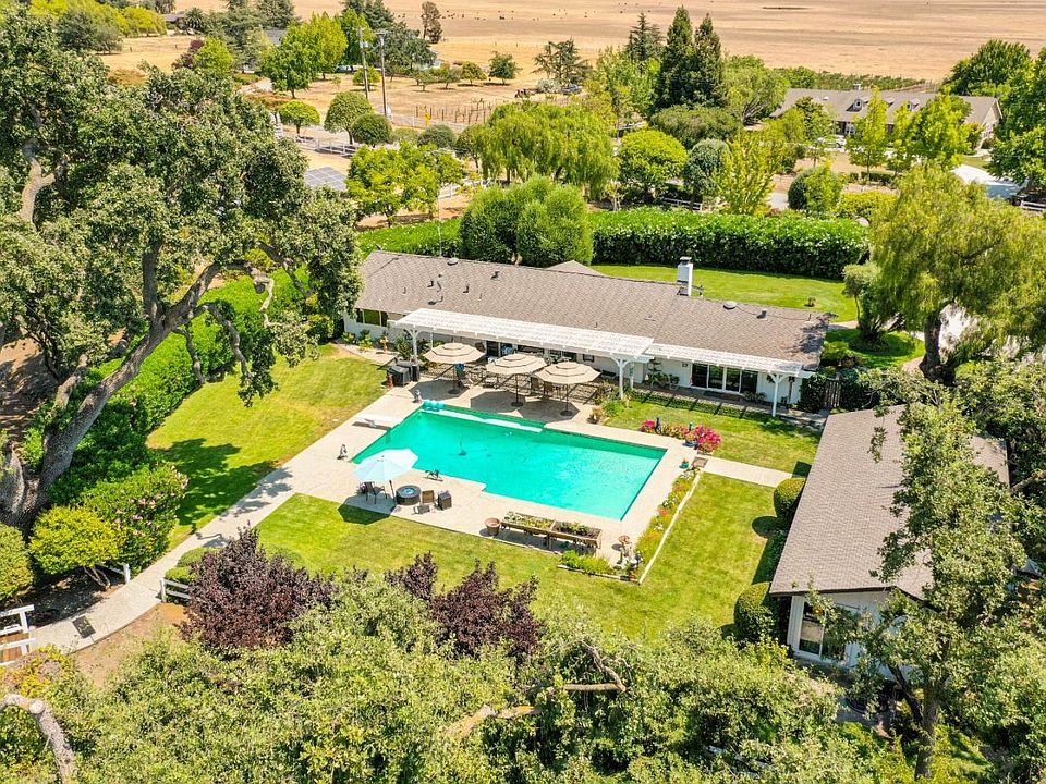 zillow hollister ca