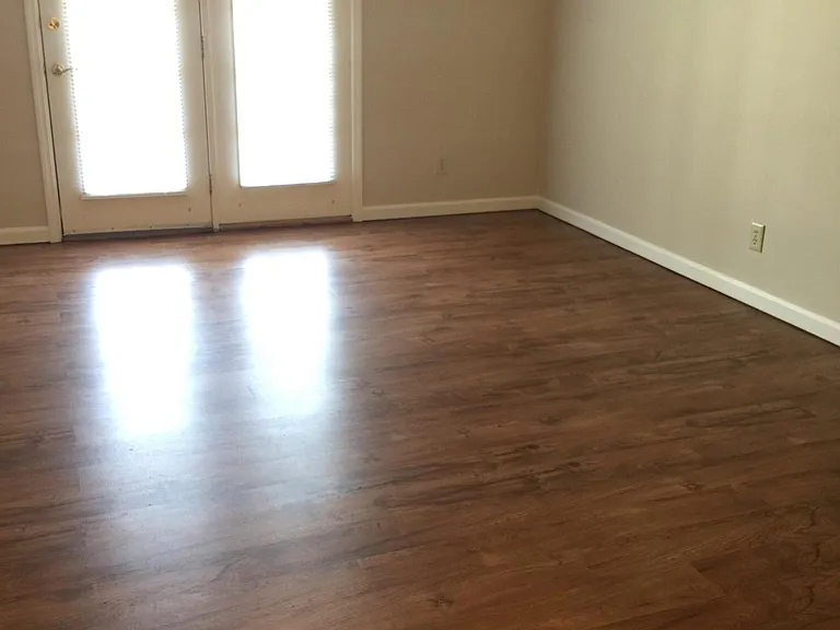 916 N Main St — Photo 7