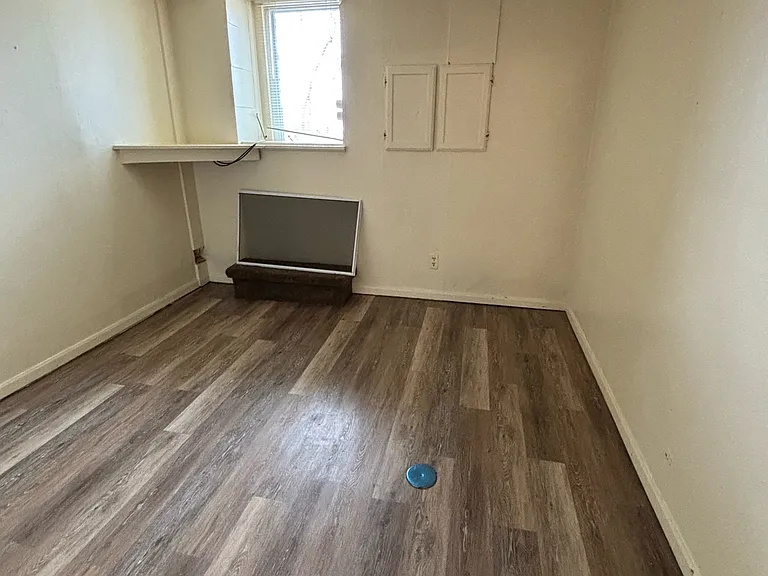 120 W 3rd St — Photo 8