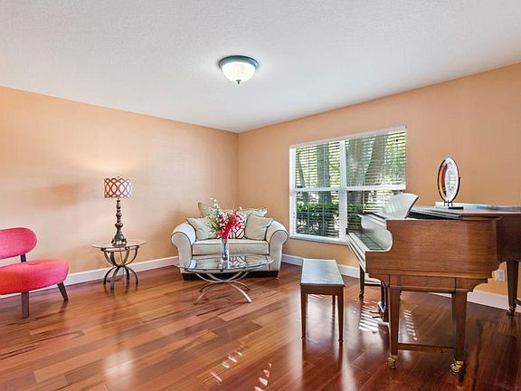 4th image of 818 Haven Oak Ct