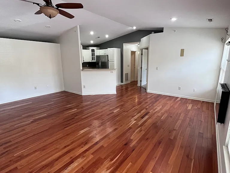 335 Skyview Ct — Photo 5