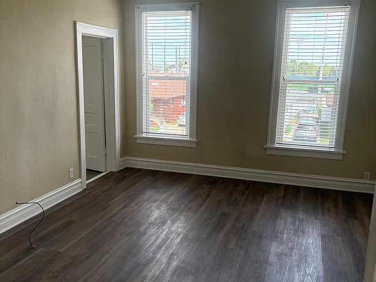 1934 Schrage Ave #2 — Photo 3