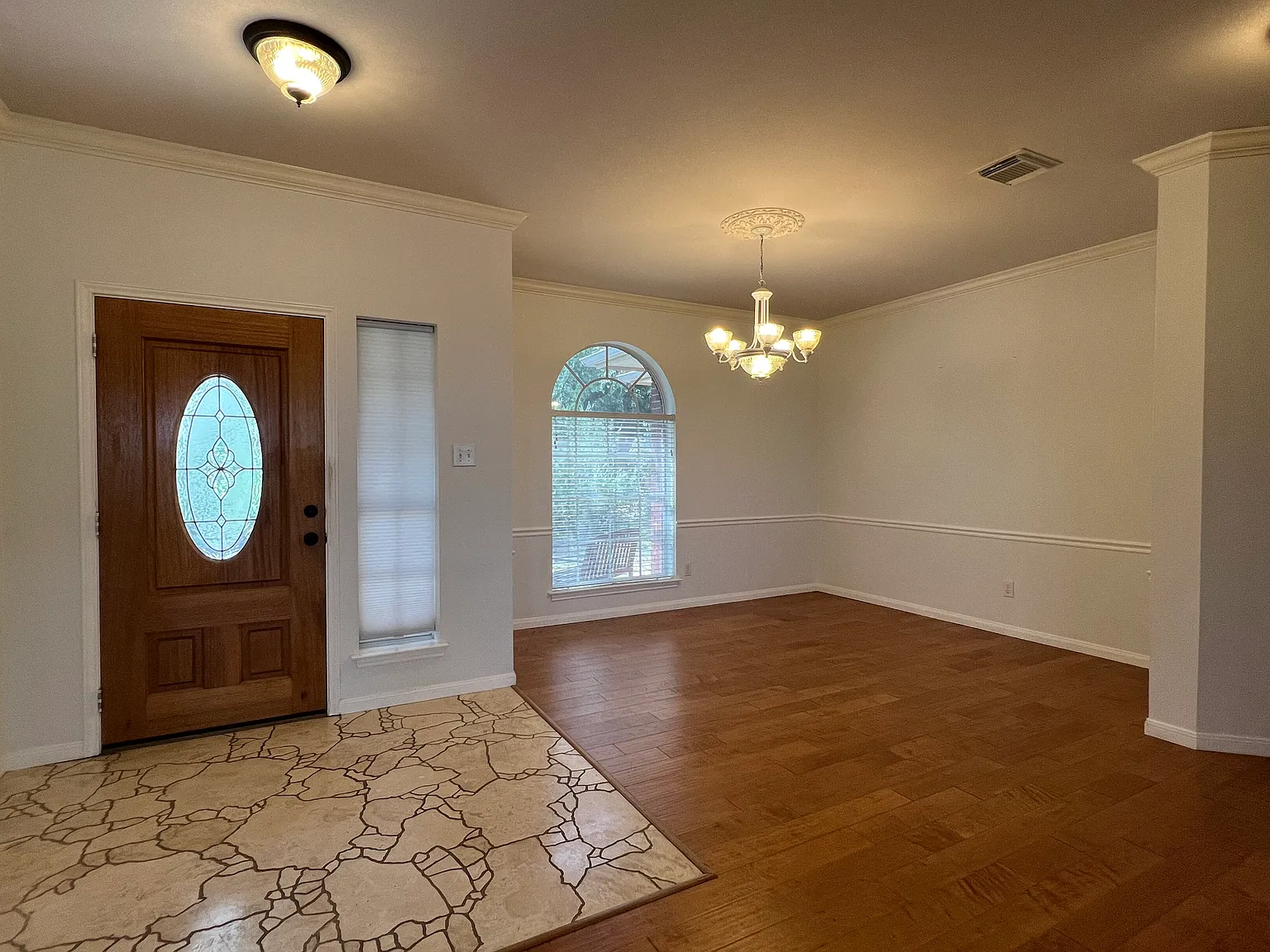 4 bed, 2182 sqft, $2,900 — Photo 3