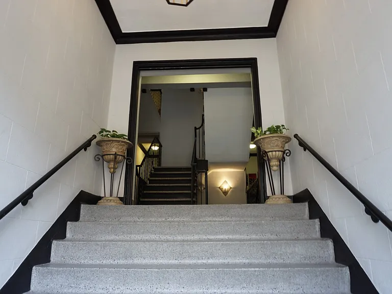 200 Laurier Ave E — Photo 4