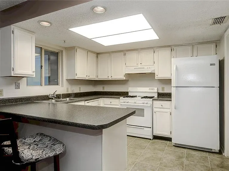 44 Rumson Ct SE — Photo 2