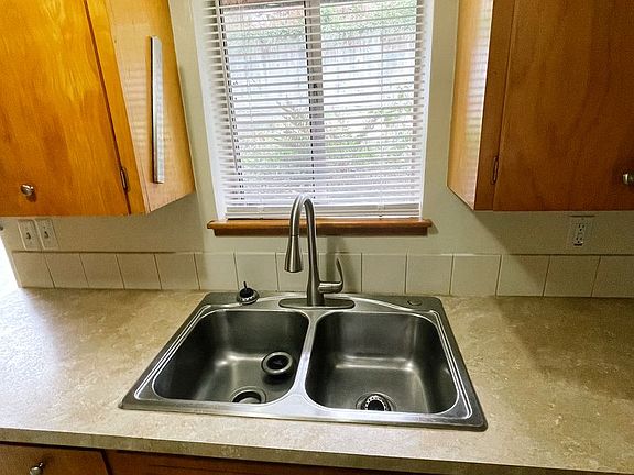 4th image of 9041-9043 Edgewater Dr SW