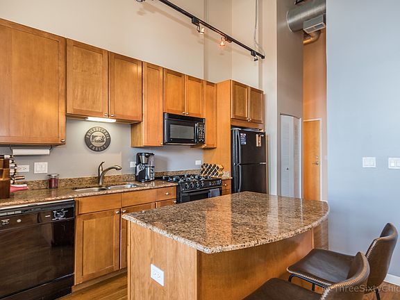 3rd image of 758 N Larrabee St APT 410